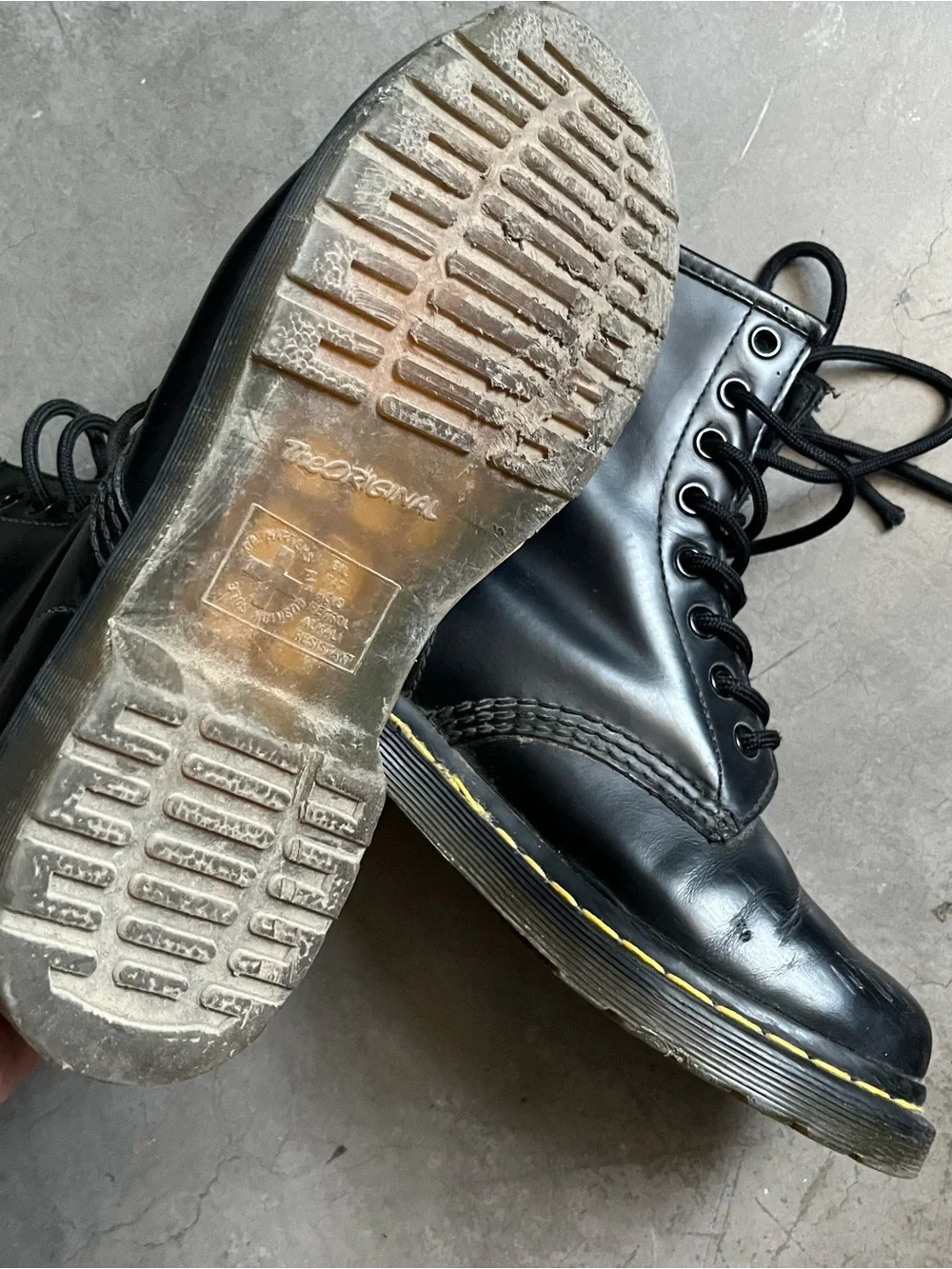 Dr. Martens classic lace
